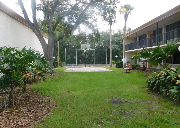 Ramada By Wyndham Kissimmee Gateway - Free Theme Park Shuttle